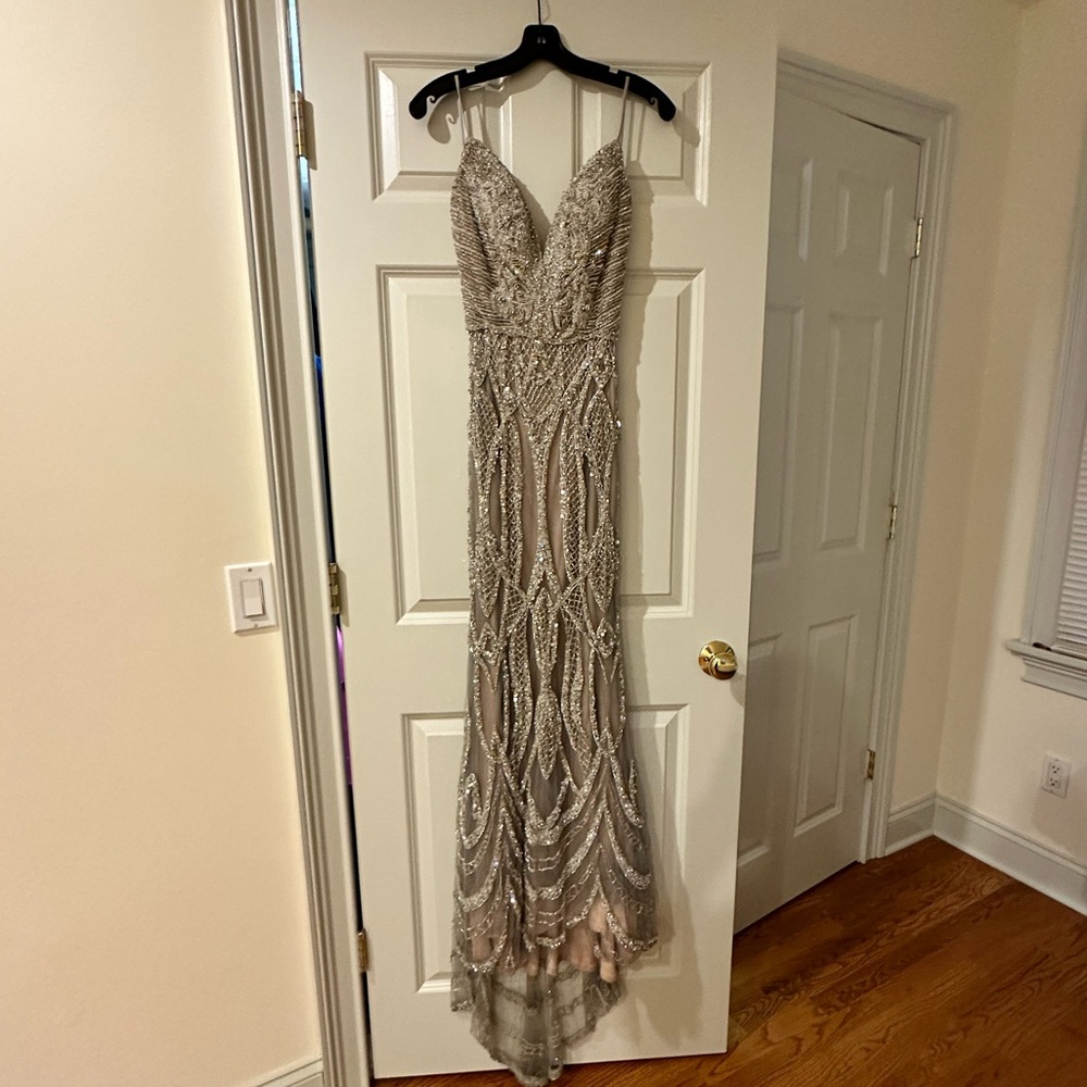 The most beautiful and sparkly even gown! Size 0/2